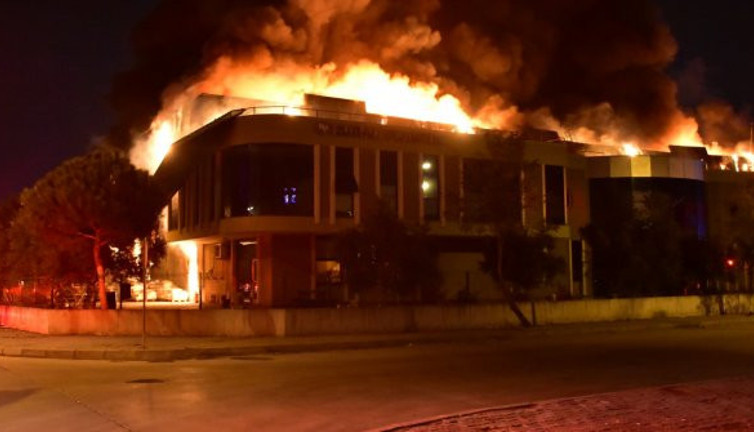 İzmir Organize Sanayi Bölgesinde yangın