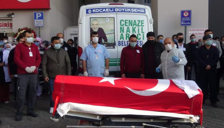 Koronadan hayatını kaybeden doktor Mehmet Karakum son yolculuğuna uğurlandı