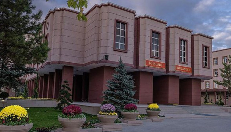 PKK'lı 5 terörist daha teslim oldu