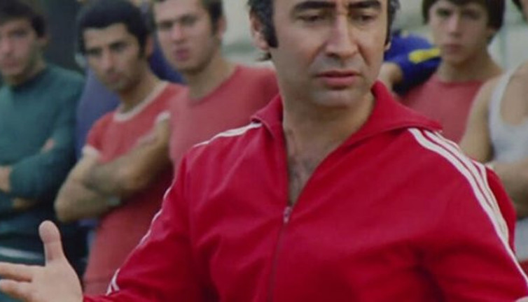 Efsane Yönetmen Ertem Eğilmez’in oğlu Ferdi Eğilmez açıkladı, Badi Ekrem’in eşofmanı Cem Yılmaz’da