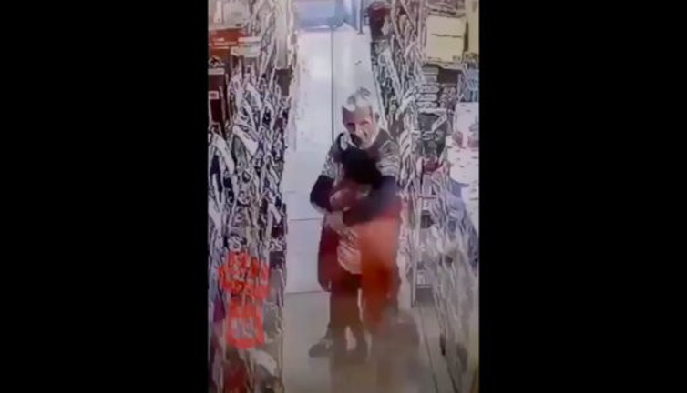 İstanbul’da markette büyük rezillik: Yakalayın bu adamı!