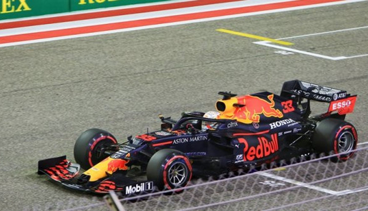 Formula 1'de sezonun son yarışını Max Verstappen kazandı