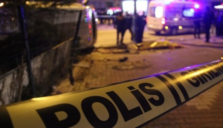 Evlerinde ölü bundular