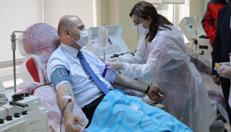 Koronayı atlatan İçişleri Bakanı Süleyman Soylu immün plazma bağışı yaptı