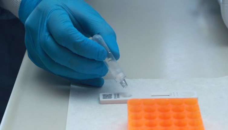 Sağlık Bakanlığı'ndan korona virüs test kiti satışı yapan sitelere erişim engeli