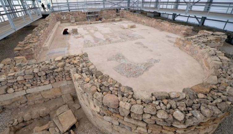 Hadrianaupolis Antik Kenti'nde ortaya çıkarıldı. Tam 1800 yıllık. Çalışmalara hız verildi