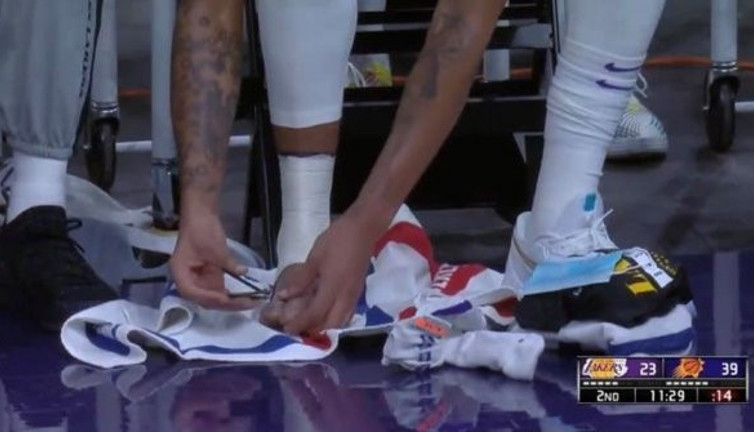 NBA oyuncusu Antony Davis’den görülmemiş hareket. Maç sırasında öyle bir şey yaptı ki