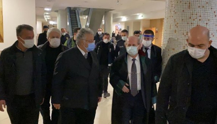 Müjdat Gezen ve Metin Akpınar hakim karşısında