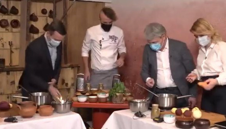 Bakanlar meclise değil mutfağa girdi