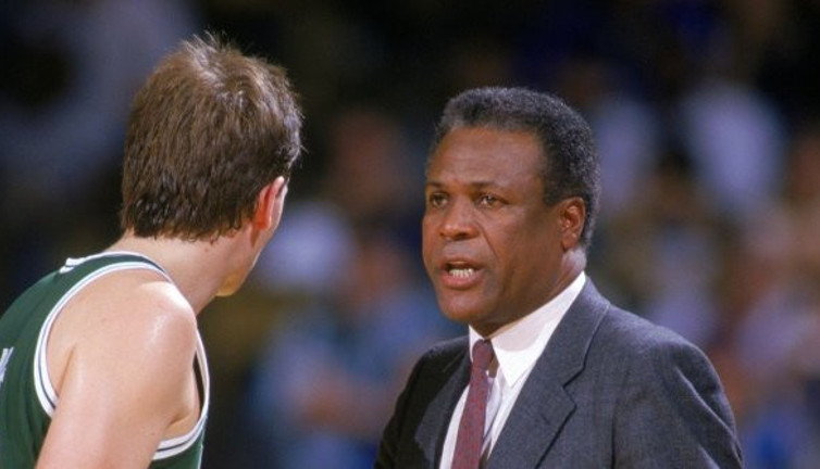 Forması emekli edilen efsane isim üzdü