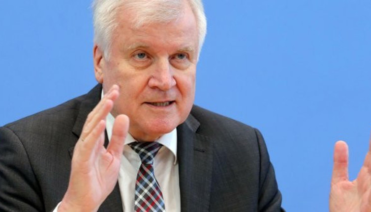 Almanya mültecilerden kurtulmanın yolunu buldu. İçişleri Bakanı Seehofer açıkladı