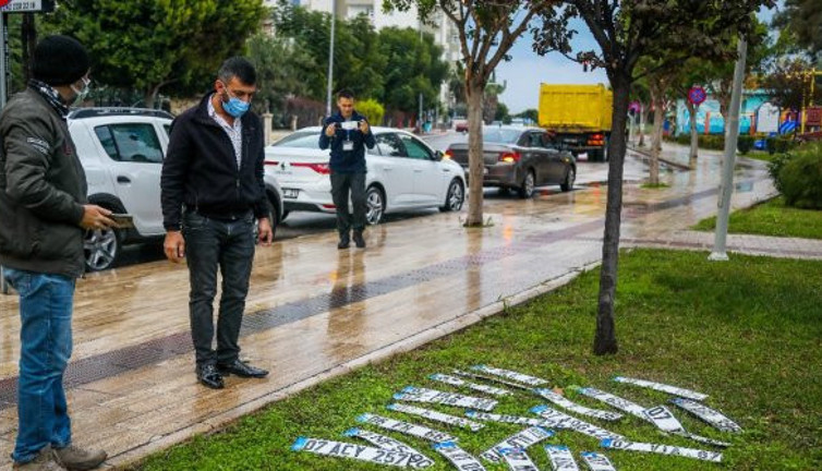 Antalya'da şiddetli yağışlar bir parkı plaka pazarına döndürdü