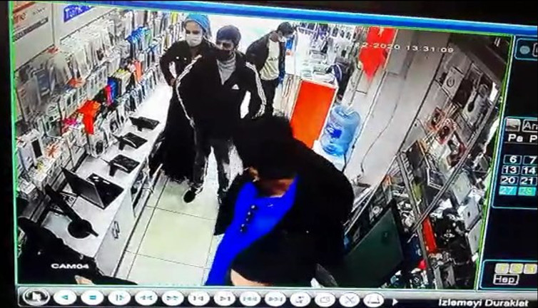 Çocuklarına hırsızlık yaptırdılar