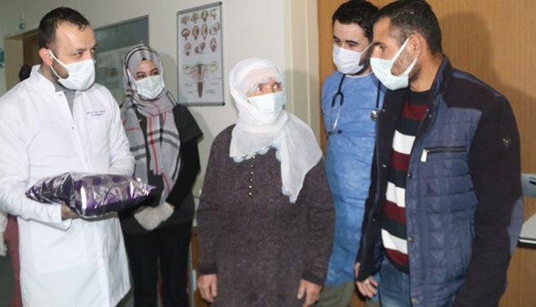 Van'da 103 yaşındaki Zahide nine korona virüsü yenmeyi başardı