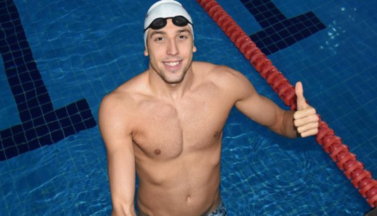 Milli yüzücü Emre Sakçı'ya büyük onur. Yılın en iyi çıkış yapan erkek yüzücüsü ödülüne layık görüldü