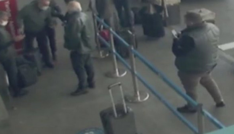 Uyuşturucu baronu Zindaşti'nin kızını ve yeğenini öldürttüğü iddia edilmişti. Hayalet Orhan yurt dışına kaçarken yakalandı