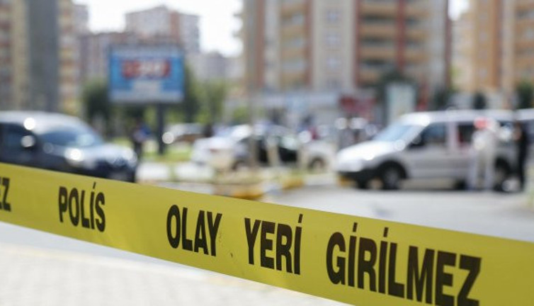Adana'da el bombası saklayan kişiler gözaltında
