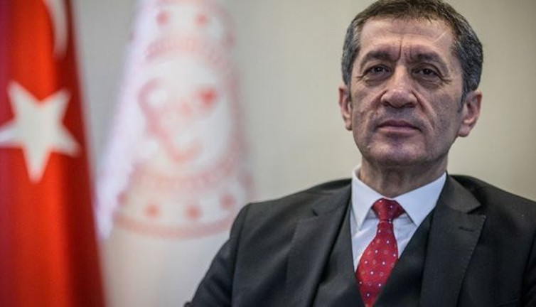 Milli Eğitim Bakanı Selçuk’tan boş spor salonu paylaşımı