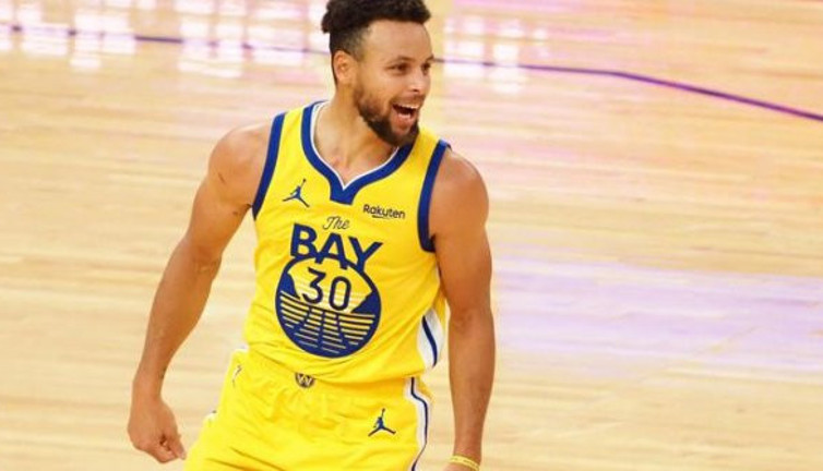 Stephen Curry 62 sayıyla kariyer rekoru kırdı, Warriors kazandı