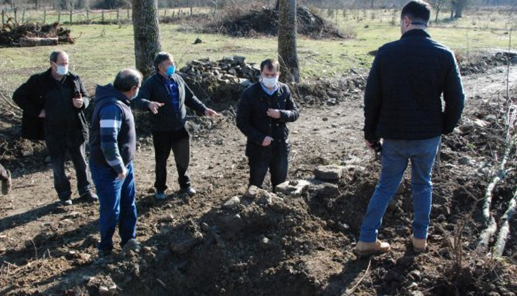 Bartın'da ağaç dikmek için çukur açıyordu. Bahçesini kazarken küt sesi duydu arkeologlar akın etti.