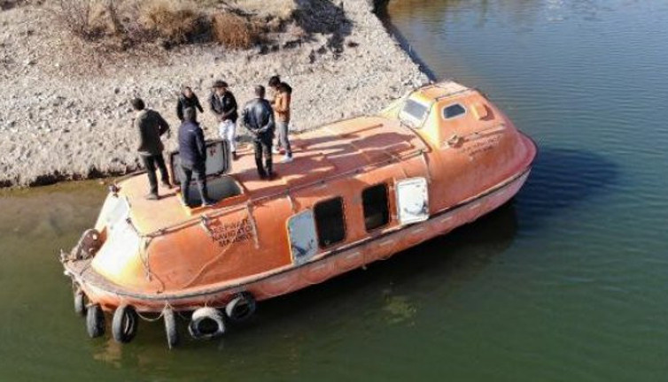 Filikanın deniz altında gittiğine inanan medya bu da uçan filika. Medya ombudsmanı Eray Erollu yazdı
