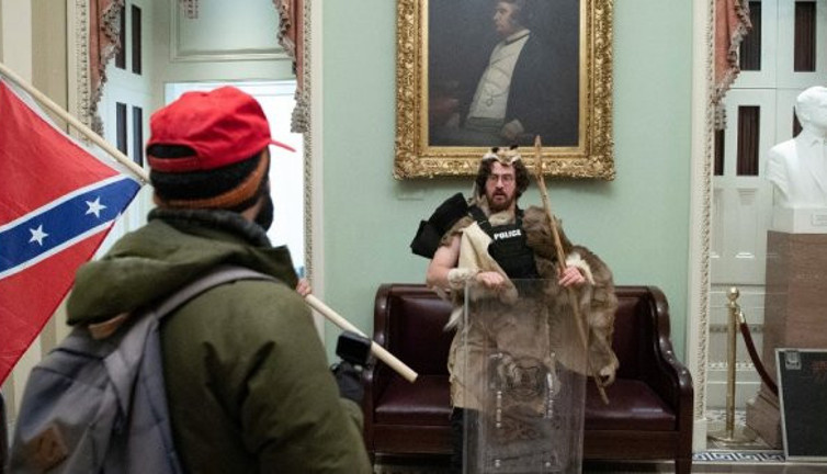 Boynuzlu Viking'in kankasıydı. ABD Kongre işgalcisi o ismin oğlu çıktı