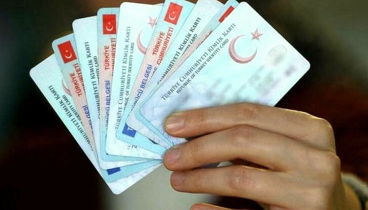 Ehliyet sınavında inanılmaz kopya düzeneği