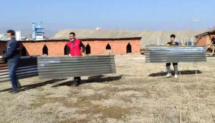 Bingöl’de gönüllü gençlerden örnek davranış: sokak hayvanları için 60 barınak kurdular