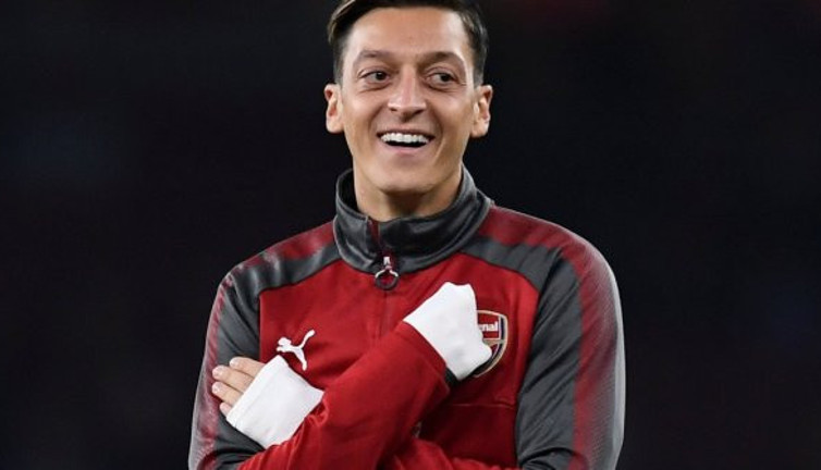 Fenerbahçe'nin gündemindeki Mesut Özil en sevdiği dizileri açıkladı. İstanbul'da gözde semtini de duyurdu