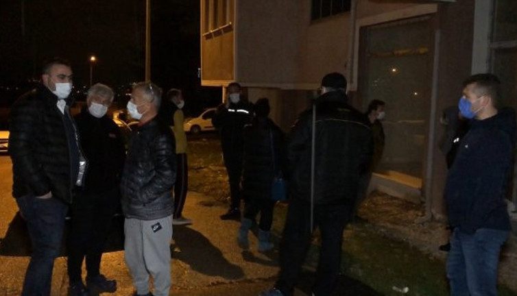 Bursa'daki evinden gördü koşa koşa gitti. Suyla yıkadı yetkililer akın etti