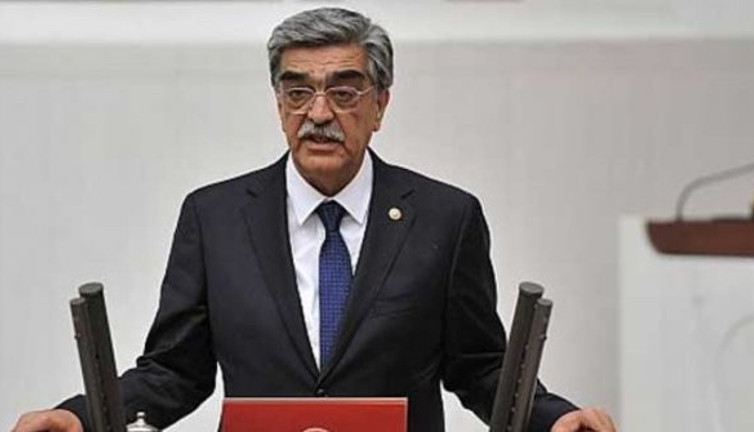 Eski milletvekili M. Necmettin Ahrazoğlu hayatını kaybetti