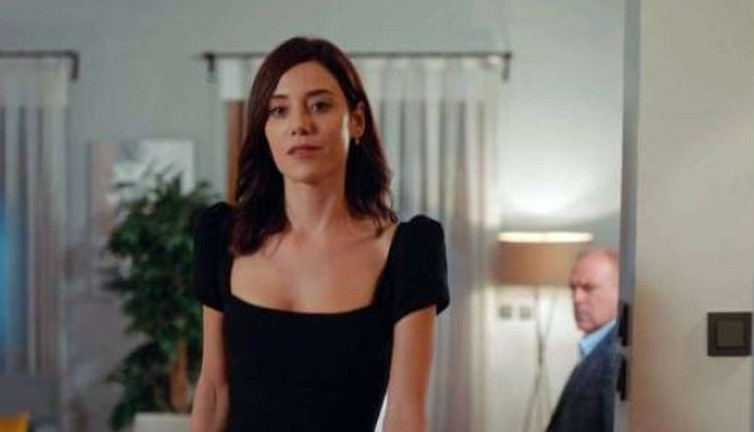 Kanal D'nin ünlü dizisi Sadakatsiz'in yıldızı Cansu Dere'den sosyal medyayı yıkan paylaşım