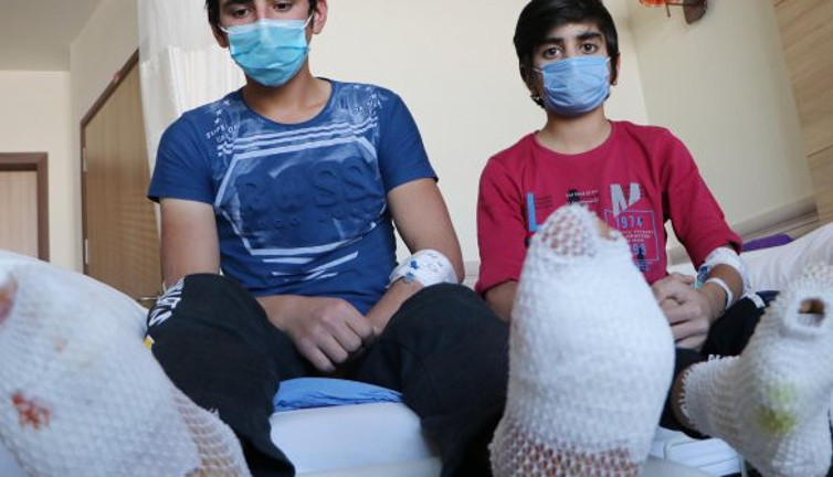 Erzincan'da taşıdıkları yük ayak tabanlarını patlattı. 40 gündür hastanedeler