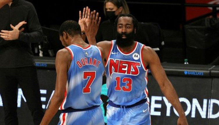 NBA'de James Harden yeni takımına kariyer rekoruyla başladı