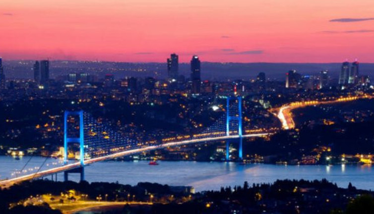 İstanbul Boğazı'nda çift yönlü geçişler durduruldu