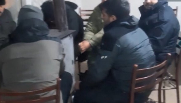 Karda mahsur kalan dağcılar 11 saat sonra kurtarıldı