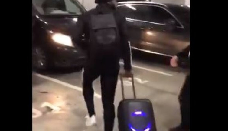 N'Koudou'nun müzikli ve ışıklı bavulu nerede satılır ve kaç para. Beşiktaşlılar “bizde sakat çok” diyerek paylaştı