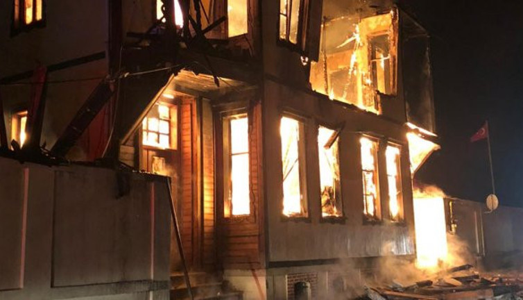 Müftülük binası cayır cayır yandı