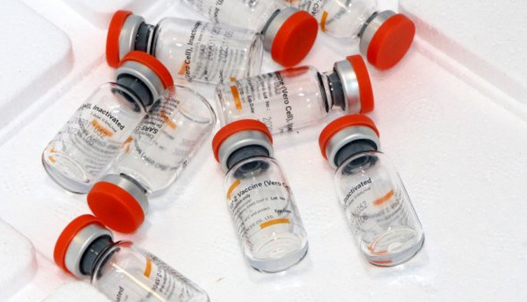 Prof. Dr. Yeşim Taşova rahatlayacağımız tarihi verdi. Korona aşısında duyarlılık reaksiyon tehlikesi