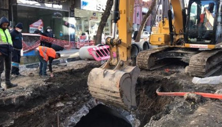 Trabzon'da kepçenin darbesiyle bir anda ortaya çıktı. Yetkililer alanı koruma altına aldı