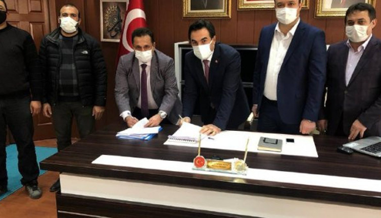 AKP’li Şarkışla belediyesi işçilerin maaşlarına yüzde 50 zam yaptı. Toplu sözleşme imzalandı!