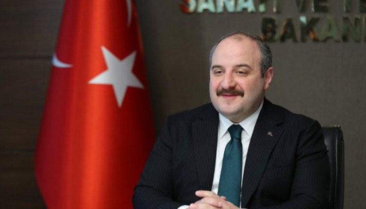 Bakan Varank: Avrupa semalarında da Türkiye'den satın alınan 'Bayraktar'ların ve 'Anka'ların uçtuğunu göreceğiz