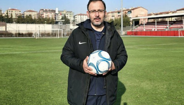 Bakan Kasapoğlu'ndan seyircisiz oynanan maçlarla ilgili flaş açıklama!