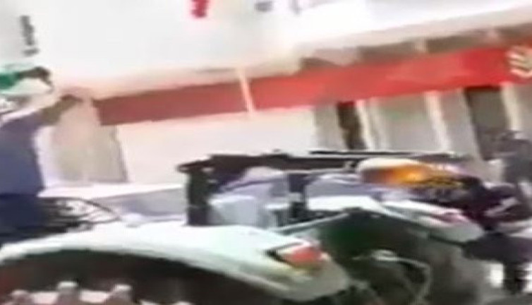 Borçlarını ödeyemeyen çiftçi Ziraat Bankası önünde kendini yakmaya çalıştı