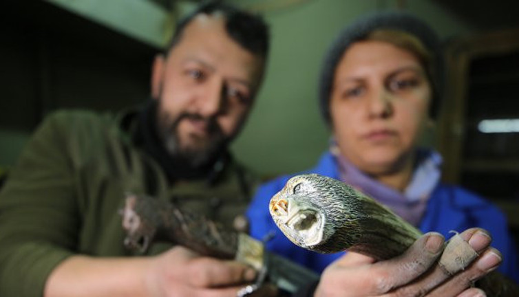 Usta çift ahşap ve çeliği sanat eserlerine çeviriyor