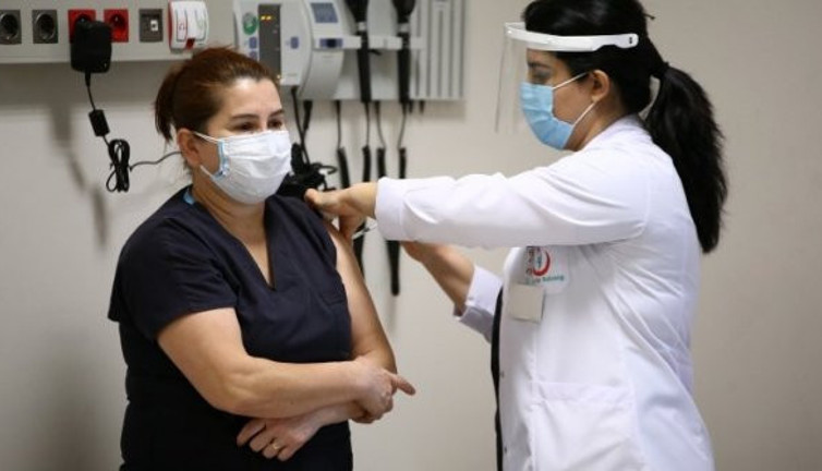 Bilim Kurulu Üyesi Prof. Sema Turan detaylarıyla açıkladı. Alerjisi olanlar korona aşısını nasıl olacak