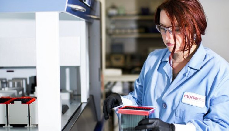 Dünya Sağlık Örgütü'den kritik uyarı. Moderna ile aşılanmaması gereken grubu açıkladı