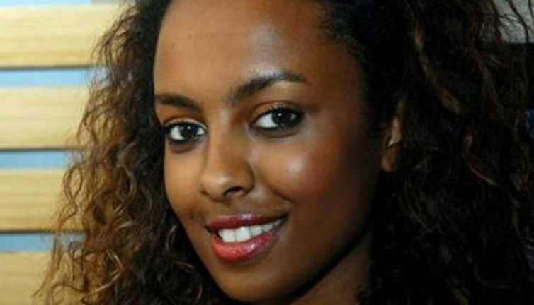 Manken Tuğçe Güder 37 yıl önce kendisini mezarlığa bırakan gerçek ailesini arıyor. Türkiye'nin ilk siyahi modeliydi