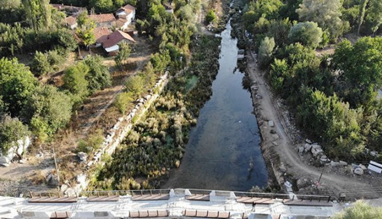 İkinci Efes'te Roma dönemi koleksiyonu 651 parça bulundu. Yüksek rütbeli bir asker saklamış