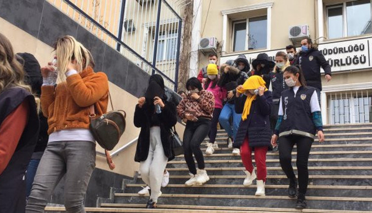 İstanbul polisinden fuhuş çetesine operasyon. Sokağa çıkma yasağında evlere kadın servisi